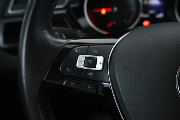 Volkswagen Touran 1.6 TDI SCR Highline apple carplay, Navigatie, Climate,