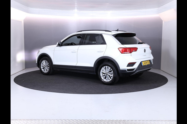 Volkswagen T-Roc 1.5 TSI Style 150 pk Automaat (DSG) | Navigatie | Parkeersensoren | Achteruitrijcamera | Adaptieve cruise control | Autom. airco | Apple Carplay/Android Auto |