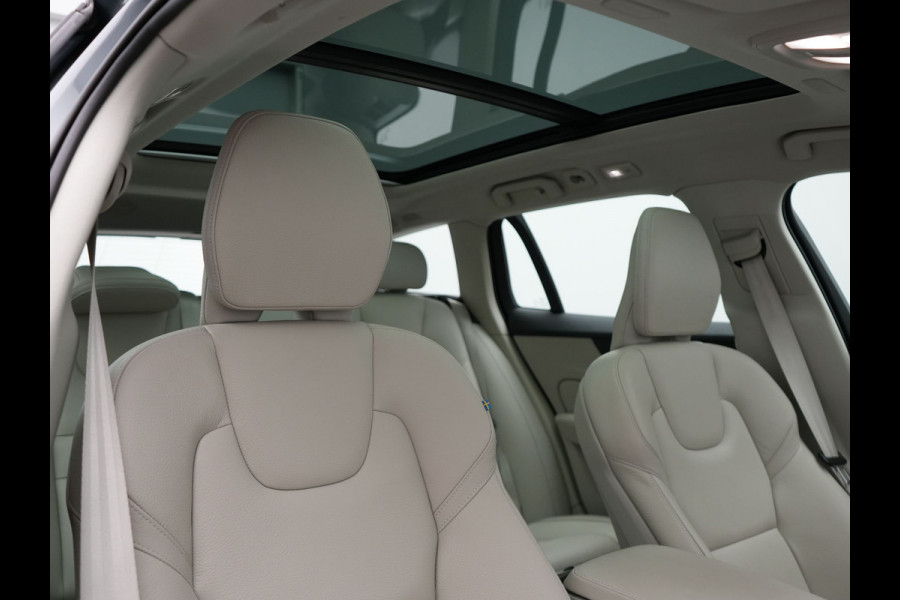 Volvo V60 T8 AWD Plus Dark Plug In Hybrid Thunder Grey 390pk Dealer O.H. Long Range PHEV | Panodak | Lederen Sportstoelen Memory | Pilot Assist | Google Assistant | Adaptive Cruise | Harman Kardon | Camera | Apple Carplay | Stoel & Stuurverwarming |