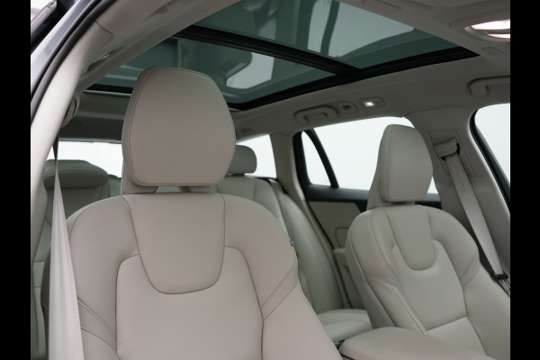Volvo V60 T8 AWD Plus Dark Plug In Hybrid Thunder Grey 390pk Dealer O.H. Long Range PHEV | Panodak | Lederen Sportstoelen Memory | Pilot Assist | Google Assistant | Adaptive Cruise | Harman Kardon | Camera | Apple Carplay | Stoel & Stuurverwarming |