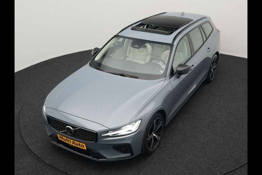 Volvo V60 T8 AWD Plus Dark Plug In Hybrid Thunder Grey 390pk Dealer O.H. Long Range PHEV | Panodak | Lederen Sportstoelen Memory | Pilot Assist | Google Assistant | Adaptive Cruise | Harman Kardon | Camera | Apple Carplay | Stoel & Stuurverwarming |