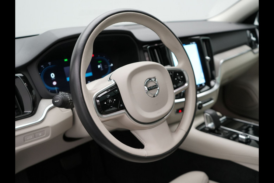 Volvo V60 T8 AWD Plus Dark Plug In Hybrid Thunder Grey 390pk Dealer O.H. Long Range PHEV | Panodak | Lederen Sportstoelen Memory | Pilot Assist | Google Assistant | Adaptive Cruise | Harman Kardon | Camera | Apple Carplay | Stoel & Stuurverwarming |