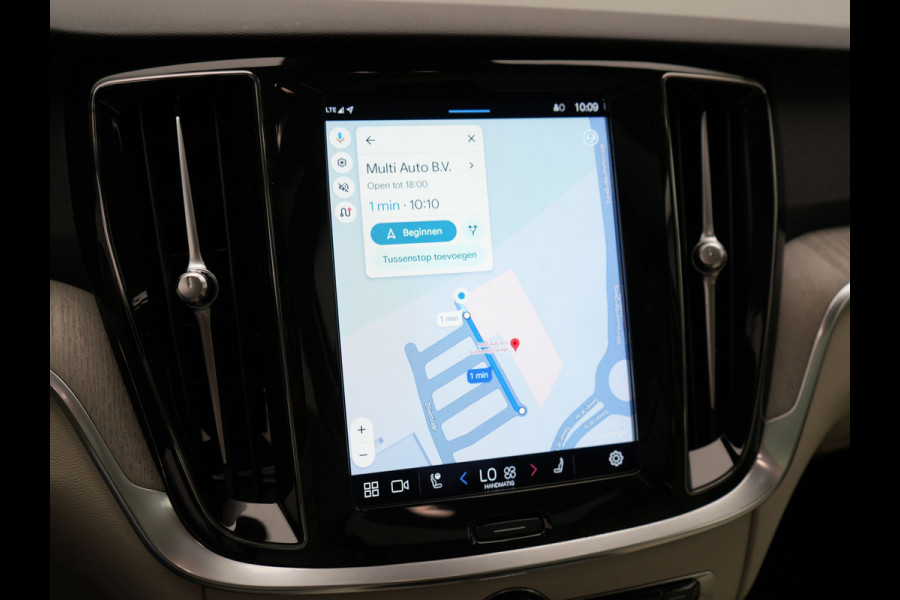 Volvo V60 T8 AWD Plus Dark Plug In Hybrid Thunder Grey 390pk Dealer O.H. Long Range PHEV | Panodak | Lederen Sportstoelen Memory | Pilot Assist | Google Assistant | Adaptive Cruise | Harman Kardon | Camera | Apple Carplay | Stoel & Stuurverwarming |