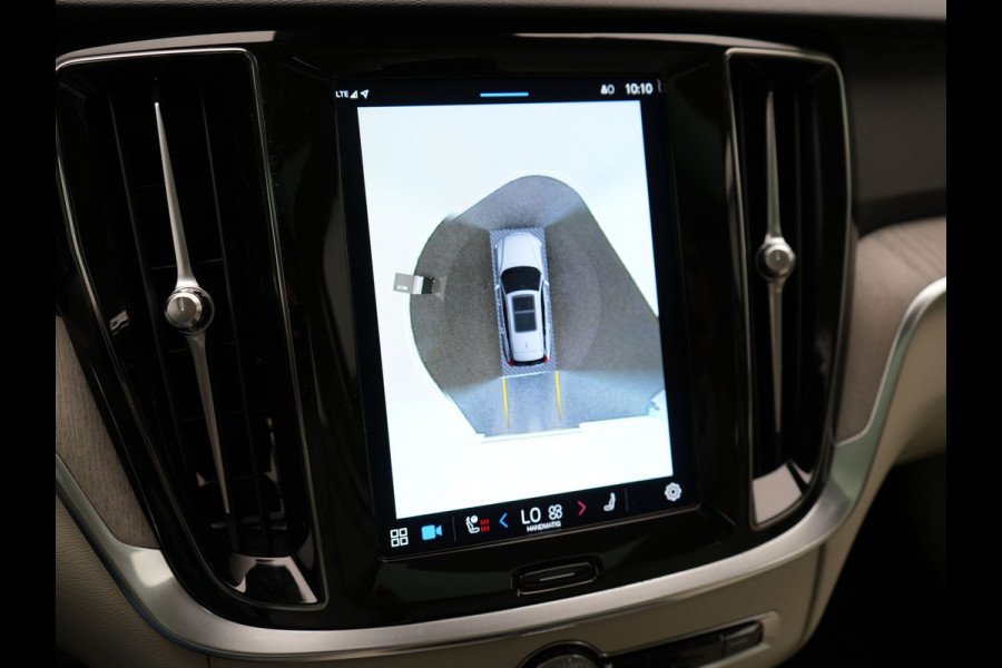 Volvo V60 T8 AWD Plus Dark Plug In Hybrid Thunder Grey 390pk Dealer O.H. Long Range PHEV | Panodak | Lederen Sportstoelen Memory | Pilot Assist | Google Assistant | Adaptive Cruise | Harman Kardon | Camera | Apple Carplay | Stoel & Stuurverwarming |
