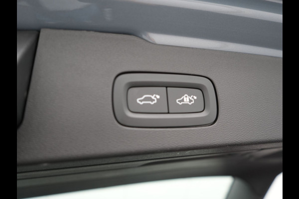 Volvo V60 T8 AWD Plus Dark Plug In Hybrid Thunder Grey 390pk Dealer O.H. Long Range PHEV | Panodak | Lederen Sportstoelen Memory | Pilot Assist | Google Assistant | Adaptive Cruise | Harman Kardon | Camera | Apple Carplay | Stoel & Stuurverwarming |