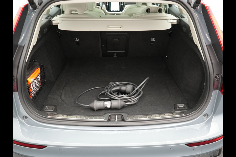 Volvo V60 T8 AWD Plus Dark Plug In Hybrid Thunder Grey 390pk Dealer O.H. Long Range PHEV | Panodak | Lederen Sportstoelen Memory | Pilot Assist | Google Assistant | Adaptive Cruise | Harman Kardon | Camera | Apple Carplay | Stoel & Stuurverwarming |