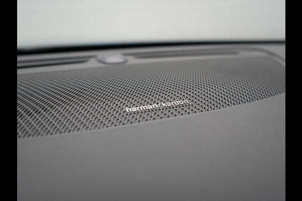 Volvo V60 T8 AWD Plus Dark Plug In Hybrid Thunder Grey 390pk Dealer O.H. Long Range PHEV | Panodak | Lederen Sportstoelen Memory | Pilot Assist | Google Assistant | Adaptive Cruise | Harman Kardon | Camera | Apple Carplay | Stoel & Stuurverwarming |