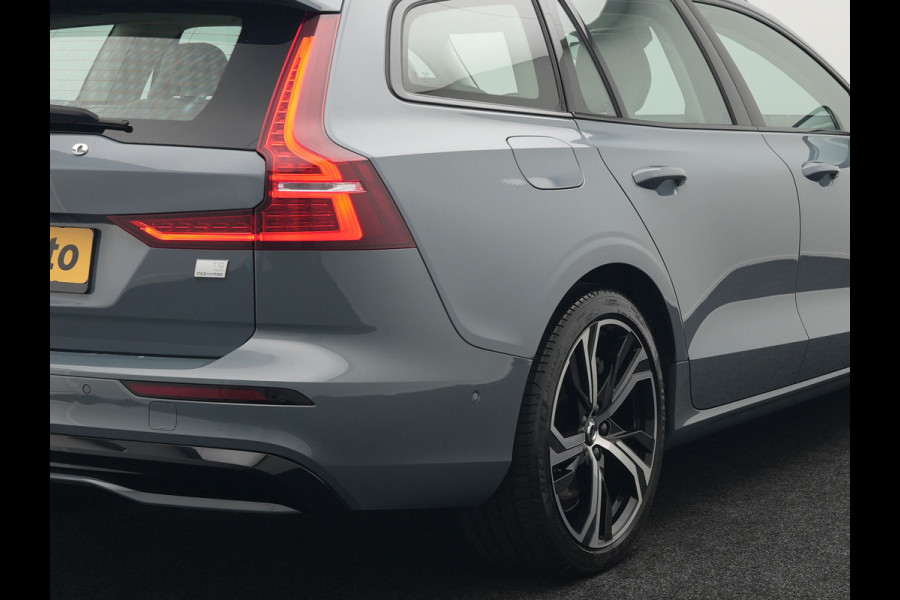 Volvo V60 T8 AWD Plus Dark Plug In Hybrid Thunder Grey 390pk Dealer O.H. Long Range PHEV | Panodak | Lederen Sportstoelen Memory | Pilot Assist | Google Assistant | Adaptive Cruise | Harman Kardon | Camera | Apple Carplay | Stoel & Stuurverwarming |