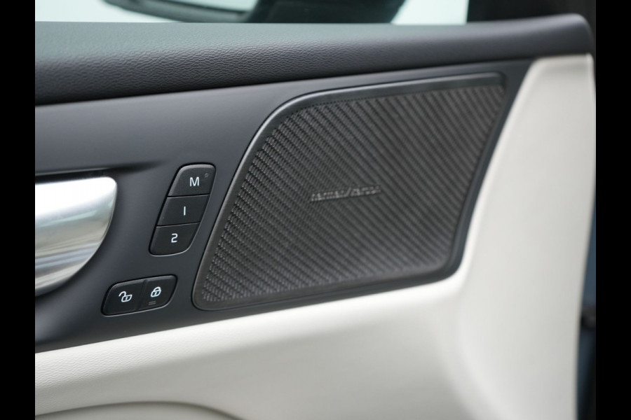 Volvo V60 T8 AWD Plus Dark Plug In Hybrid Thunder Grey 390pk Dealer O.H. Long Range PHEV | Panodak | Lederen Sportstoelen Memory | Pilot Assist | Google Assistant | Adaptive Cruise | Harman Kardon | Camera | Apple Carplay | Stoel & Stuurverwarming |