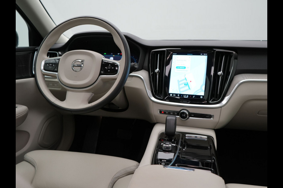 Volvo V60 T8 AWD Plus Dark Plug In Hybrid Thunder Grey 390pk Dealer O.H. Long Range PHEV | Panodak | Lederen Sportstoelen Memory | Pilot Assist | Google Assistant | Adaptive Cruise | Harman Kardon | Camera | Apple Carplay | Stoel & Stuurverwarming |