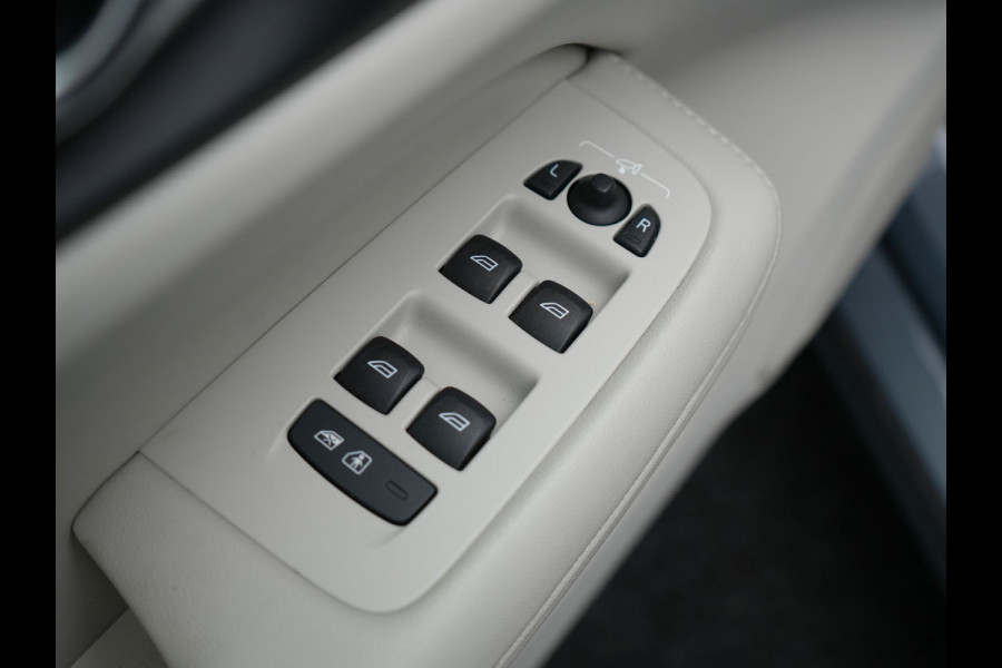 Volvo V60 T8 AWD Plus Dark Plug In Hybrid Thunder Grey 390pk Dealer O.H. Long Range PHEV | Panodak | Lederen Sportstoelen Memory | Pilot Assist | Google Assistant | Adaptive Cruise | Harman Kardon | Camera | Apple Carplay | Stoel & Stuurverwarming |