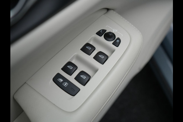 Volvo V60 T8 AWD Plus Dark Plug In Hybrid Thunder Grey 390pk Dealer O.H. Long Range PHEV | Panodak | Lederen Sportstoelen Memory | Pilot Assist | Google Assistant | Adaptive Cruise | Harman Kardon | Camera | Apple Carplay | Stoel & Stuurverwarming |