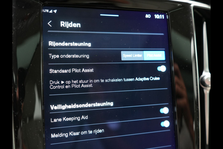 Volvo V60 T8 AWD Plus Dark Plug In Hybrid Thunder Grey 390pk Dealer O.H. Long Range PHEV | Panodak | Lederen Sportstoelen Memory | Pilot Assist | Google Assistant | Adaptive Cruise | Harman Kardon | Camera | Apple Carplay | Stoel & Stuurverwarming |