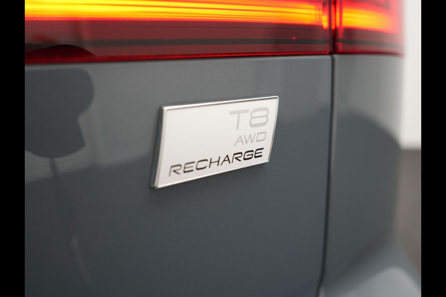 Volvo V60 T8 AWD Plus Dark Plug In Hybrid Thunder Grey 390pk Dealer O.H. Long Range PHEV | Panodak | Lederen Sportstoelen Memory | Pilot Assist | Google Assistant | Adaptive Cruise | Harman Kardon | Camera | Apple Carplay | Stoel & Stuurverwarming |