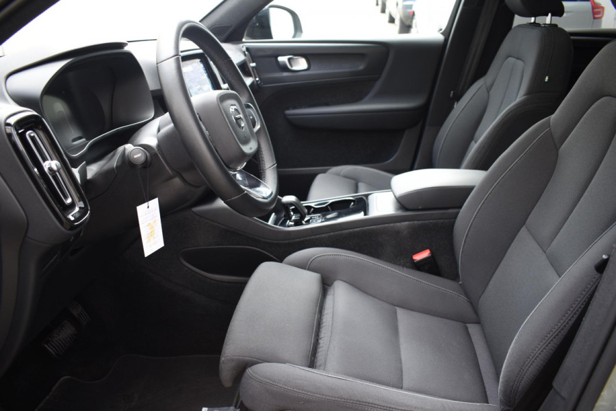 Volvo C40 231PK Single Motor Plus Dark / Navigatie / Camera / Parkeersensoren / Stoelverwarming / Stuurverw. / Adaptieve Cruise Control / LM Velgen /