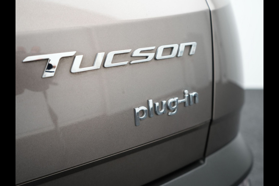 Hyundai Tucson 1.6 T-GDI Premium 4WD Plug In Hybrid 265pk Dealer O.H. PHEV | Panodak | Trekhaak Afneembaar | Adaptive Cruise | Lederen Sportstoelen Memory & Ventilatie | Krell Audio | Stoel & Stuurverwarming | Navigatie | Apple Carplay | Camera | Virtual |