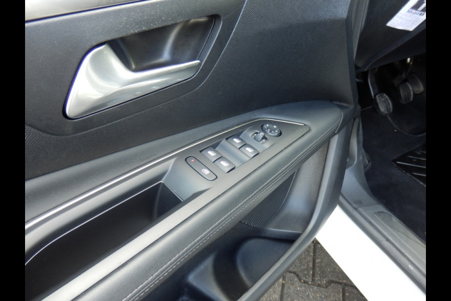 Peugeot 3008 1.2 130pk | BL Prem | Clima | Trekhaak | Leder | Stoelverwarming