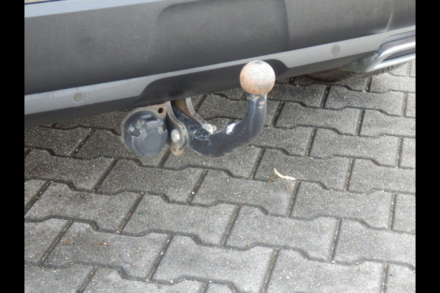 Peugeot 3008 1.2 130pk | BL Prem | Clima | Trekhaak | Leder | Stoelverwarming