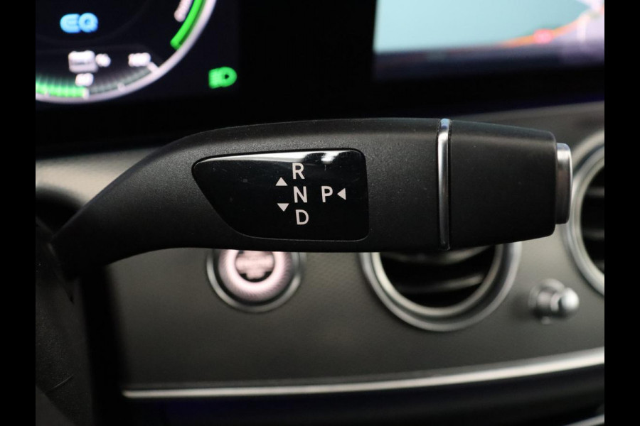 Mercedes-Benz E-Klasse 300de AMG Line | Adaptive cruise | Nappaleder | 360 Camera | Carplay | Stoelverwarming | Sfeerverlichting | Widescreen | Navigatie | Full LED