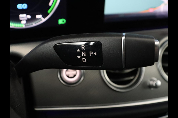 Mercedes-Benz E-Klasse 300de AMG Line | Adaptive cruise | Nappaleder | 360 Camera | Carplay | Stoelverwarming | Sfeerverlichting | Widescreen | Navigatie | Full LED