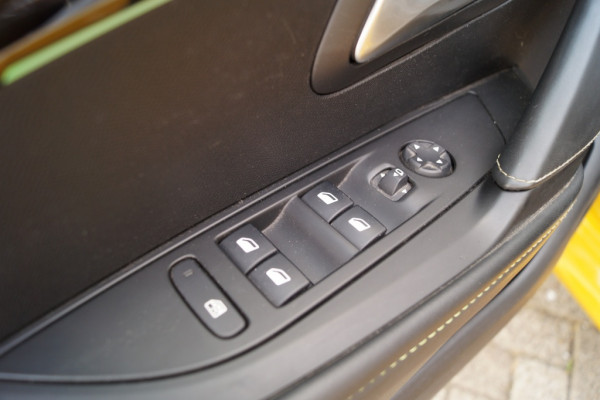 Peugeot 208 1.2 PureTech Automaat GT Pack -PANO-ECC-CAM-