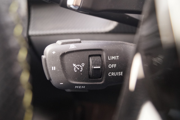 Peugeot 208 1.2 PureTech Automaat GT Pack -PANO-ECC-CAM-