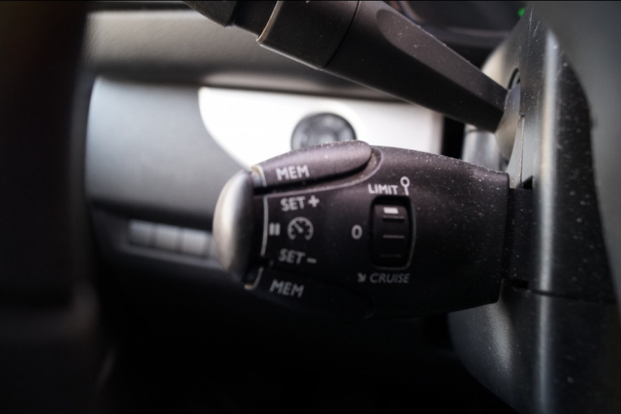 Opel Zafira-e Combi 75kWh 8-persoons -NAVI-AIRCO-PDC-