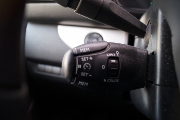 Opel Zafira-e Combi 75kWh 8-persoons -NAVI-AIRCO-PDC-