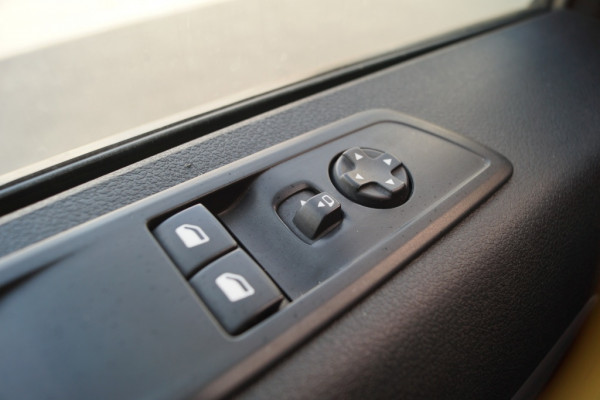 Opel Zafira-e Combi 75kWh 8-persoons -NAVI-AIRCO-PDC-