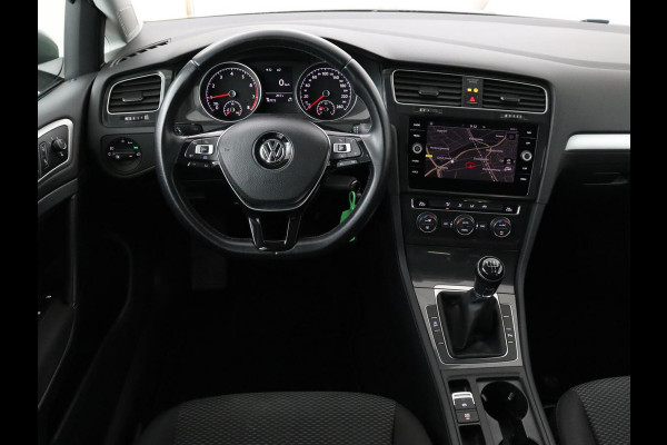 Volkswagen Golf 1.0 TSI Trendline | Carplay | Climate control | Navigatie | Parkeerhulp | Trekhaak | Cruise control | DAB | Bluetooth | Regen/-lichtsensor