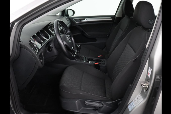 Volkswagen Golf 1.0 TSI Trendline | Carplay | Climate control | Navigatie | Parkeerhulp | Trekhaak | Cruise control | DAB | Bluetooth | Regen/-lichtsensor