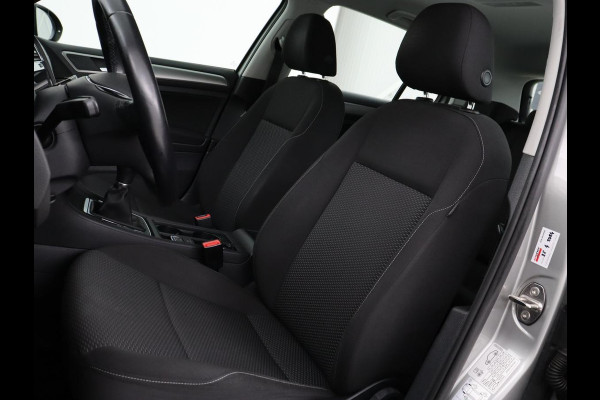 Volkswagen Golf 1.0 TSI Trendline | Carplay | Climate control | Navigatie | Parkeerhulp | Trekhaak | Cruise control | DAB | Bluetooth | Regen/-lichtsensor