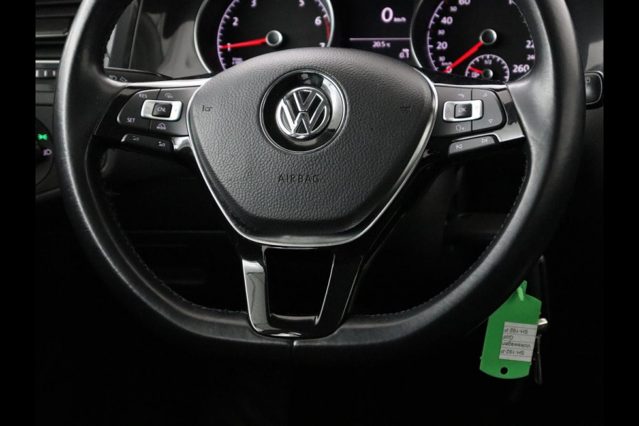 Volkswagen Golf 1.0 TSI Trendline | Carplay | Climate control | Navigatie | Parkeerhulp | Trekhaak | Cruise control | DAB | Bluetooth | Regen/-lichtsensor