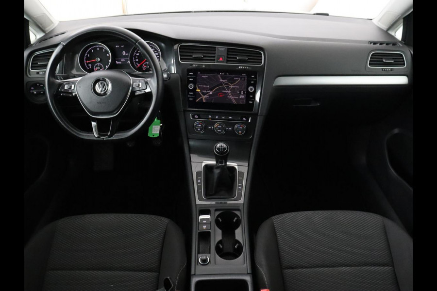 Volkswagen Golf 1.0 TSI Trendline | Carplay | Climate control | Navigatie | Parkeerhulp | Trekhaak | Cruise control | DAB | Bluetooth | Regen/-lichtsensor