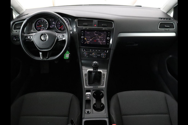 Volkswagen Golf 1.0 TSI Trendline | Carplay | Climate control | Navigatie | Parkeerhulp | Trekhaak | Cruise control | DAB | Bluetooth | Regen/-lichtsensor