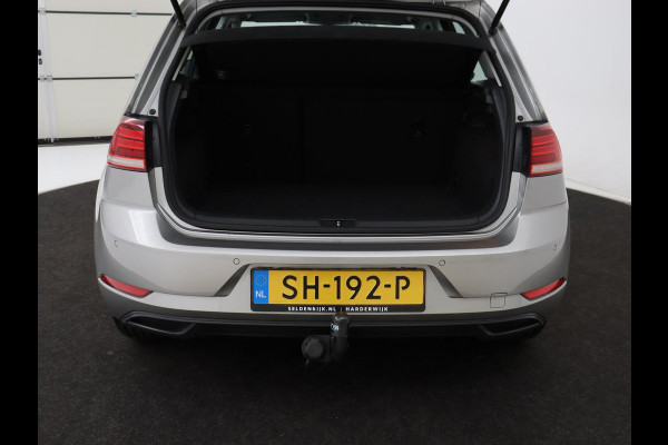 Volkswagen Golf 1.0 TSI Trendline | Carplay | Climate control | Navigatie | Parkeerhulp | Trekhaak | Cruise control | DAB | Bluetooth | Regen/-lichtsensor