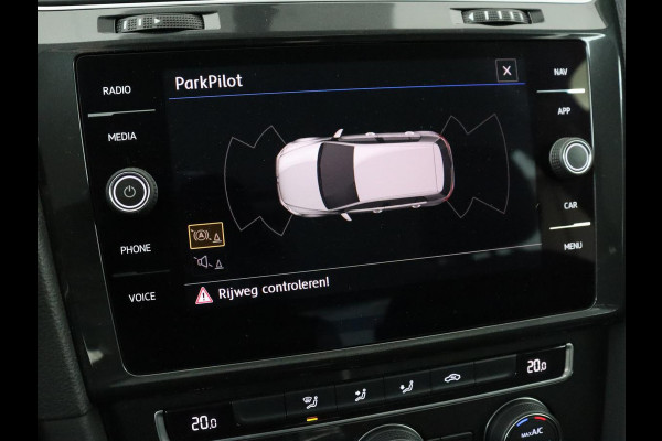 Volkswagen Golf 1.0 TSI Trendline | Carplay | Climate control | Navigatie | Parkeerhulp | Trekhaak | Cruise control | DAB | Bluetooth | Regen/-lichtsensor