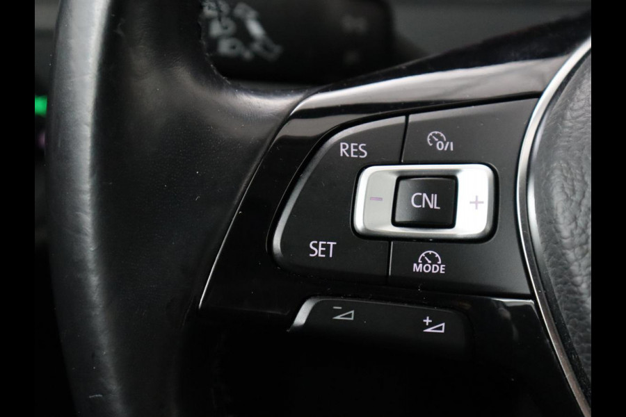 Volkswagen Golf 1.0 TSI Trendline | Carplay | Climate control | Navigatie | Parkeerhulp | Trekhaak | Cruise control | DAB | Bluetooth | Regen/-lichtsensor
