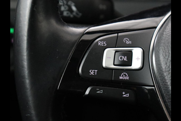 Volkswagen Golf 1.0 TSI Trendline | Carplay | Climate control | Navigatie | Parkeerhulp | Trekhaak | Cruise control | DAB | Bluetooth | Regen/-lichtsensor
