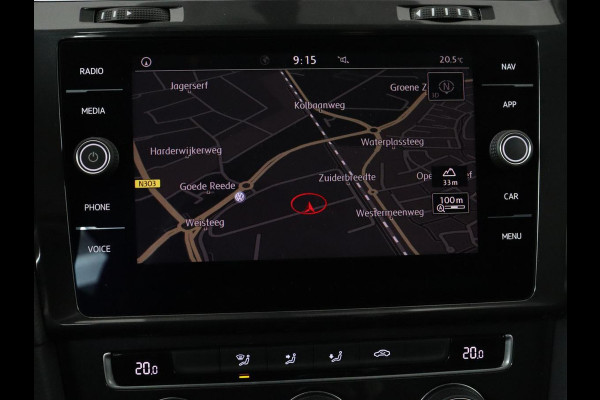 Volkswagen Golf 1.0 TSI Trendline | Carplay | Climate control | Navigatie | Parkeerhulp | Trekhaak | Cruise control | DAB | Bluetooth | Regen/-lichtsensor