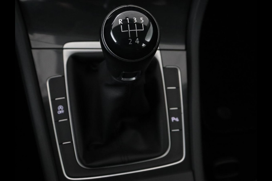 Volkswagen Golf 1.0 TSI Trendline | Carplay | Climate control | Navigatie | Parkeerhulp | Trekhaak | Cruise control | DAB | Bluetooth | Regen/-lichtsensor