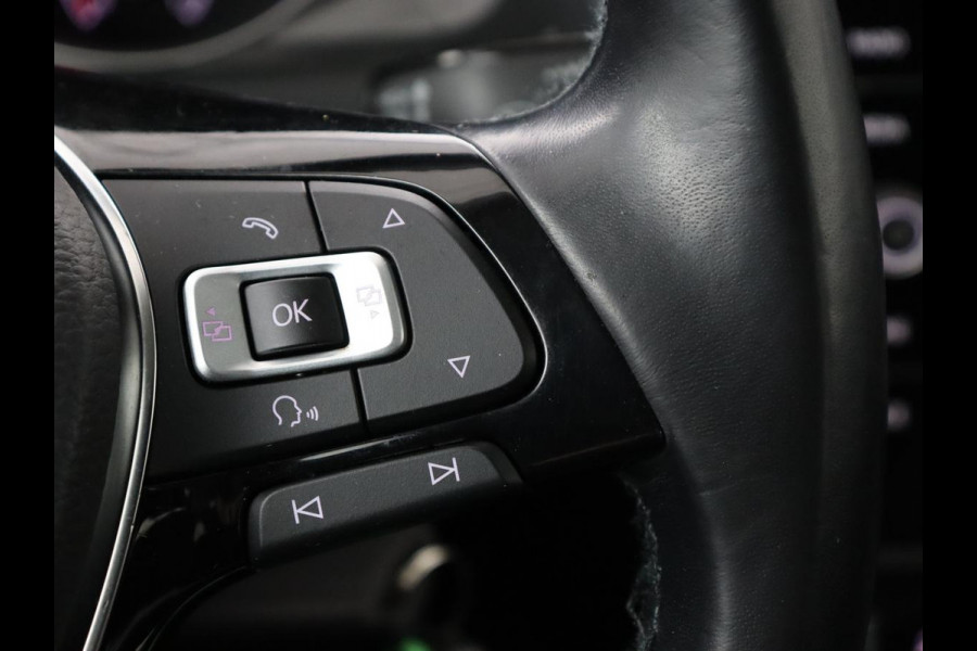 Volkswagen Golf 1.0 TSI Trendline | Carplay | Climate control | Navigatie | Parkeerhulp | Trekhaak | Cruise control | DAB | Bluetooth | Regen/-lichtsensor