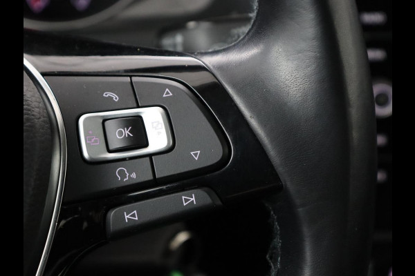 Volkswagen Golf 1.0 TSI Trendline | Carplay | Climate control | Navigatie | Parkeerhulp | Trekhaak | Cruise control | DAB | Bluetooth | Regen/-lichtsensor