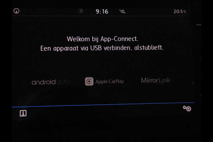 Volkswagen Golf 1.0 TSI Trendline | Carplay | Climate control | Navigatie | Parkeerhulp | Trekhaak | Cruise control | DAB | Bluetooth | Regen/-lichtsensor