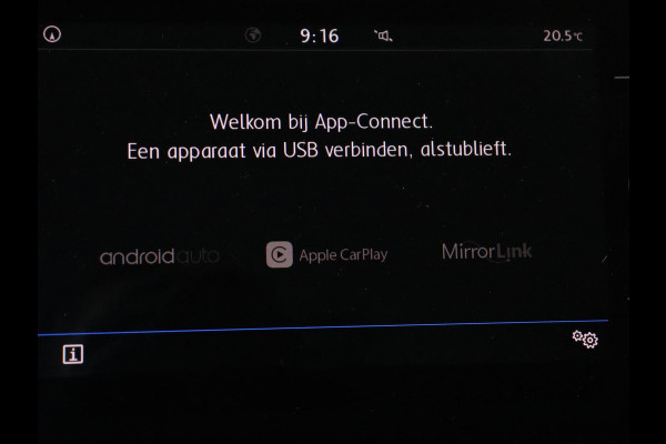 Volkswagen Golf 1.0 TSI Trendline | Carplay | Climate control | Navigatie | Parkeerhulp | Trekhaak | Cruise control | DAB | Bluetooth | Regen/-lichtsensor