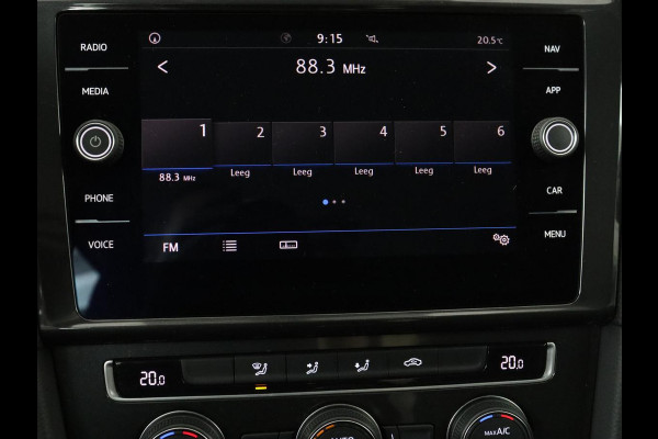 Volkswagen Golf 1.0 TSI Trendline | Carplay | Climate control | Navigatie | Parkeerhulp | Trekhaak | Cruise control | DAB | Bluetooth | Regen/-lichtsensor