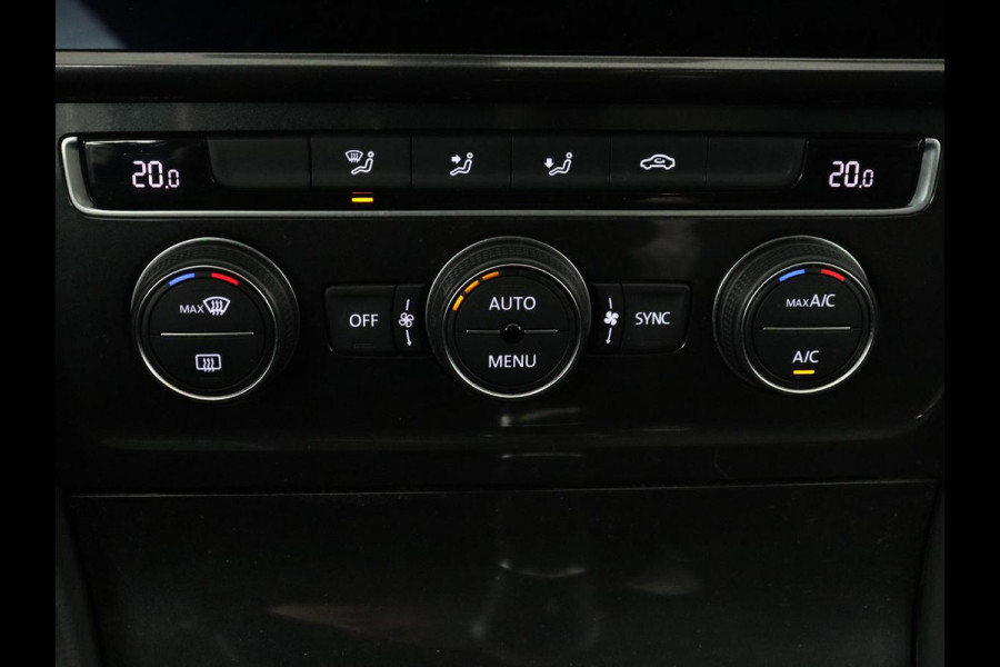 Volkswagen Golf 1.0 TSI Trendline | Carplay | Climate control | Navigatie | Parkeerhulp | Trekhaak | Cruise control | DAB | Bluetooth | Regen/-lichtsensor