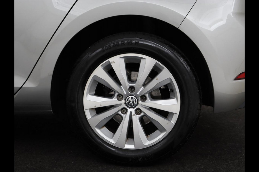 Volkswagen Golf 1.0 TSI Trendline | Carplay | Climate control | Navigatie | Parkeerhulp | Trekhaak | Cruise control | DAB | Bluetooth | Regen/-lichtsensor