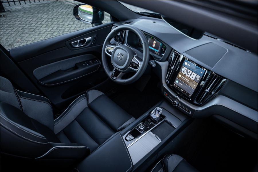 Volvo XC60 2.0 Recharge T6 AWD Black Edition -LONG RANGE Panodak ** Harman/Kardon