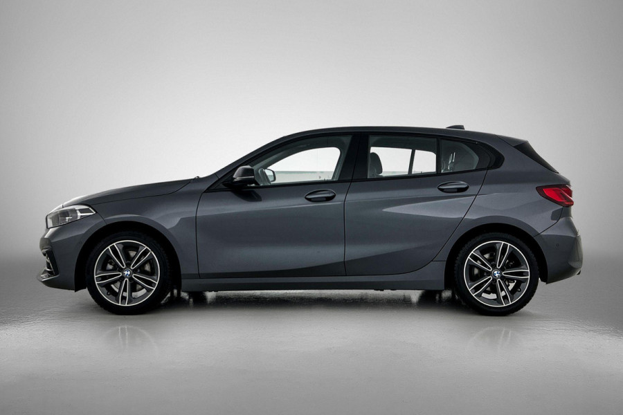 BMW 1-serie 118i Executive Edition Sport (STOELVERWARMING, NAVI, CARPLAY, DIGITALE COCKPIT, 1e EIGENAAR, DEALER ONDERHOUDEN)